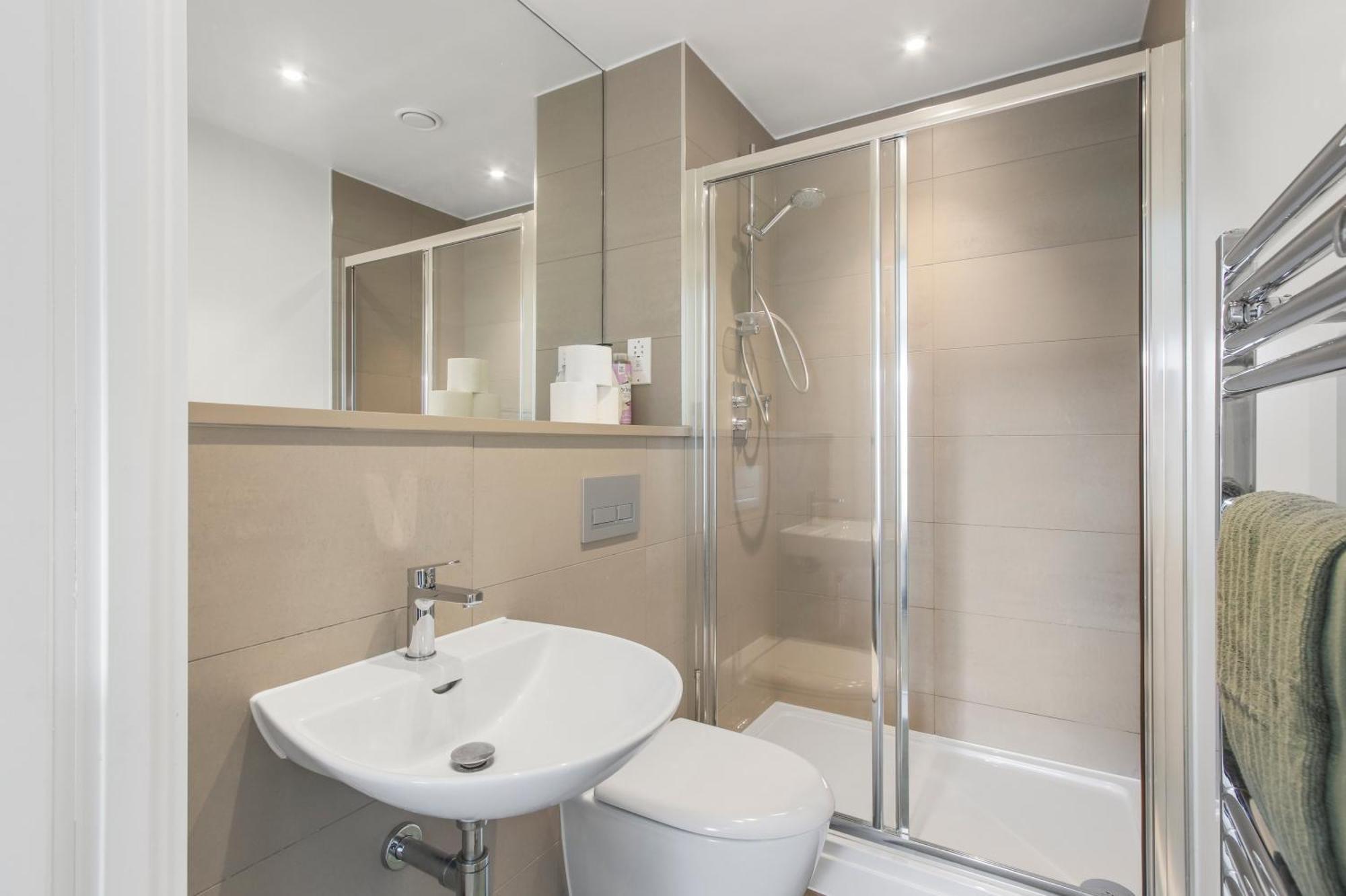 Centrally Located - Modern - 2Bed - 2Bath Apartment Londres Extérieur photo