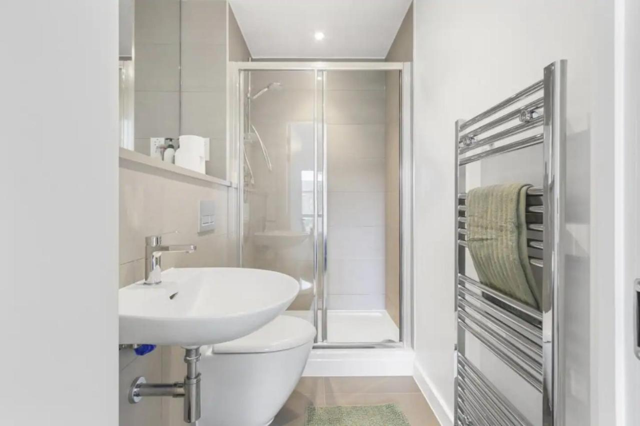 Centrally Located - Modern - 2Bed - 2Bath Apartment Londres Extérieur photo